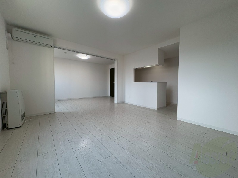 居室・リビング　広くてきれいなリビングです！快適に過ごせそうですね。