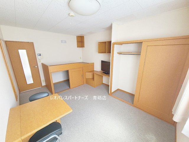 その他部屋・スペース　1Fはフローリング、2Fはカーペットになります。