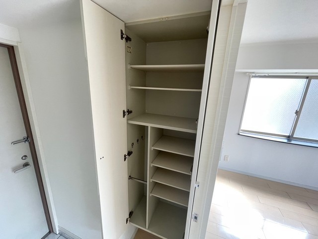 収納　※他部屋の写真です。