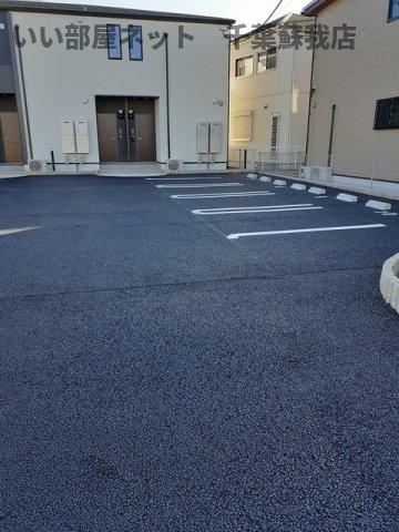 駐車場　ゆったりとした居間です