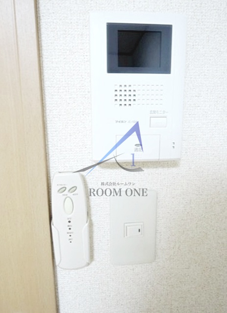 セキュリティ　モニター付きインターホンです。