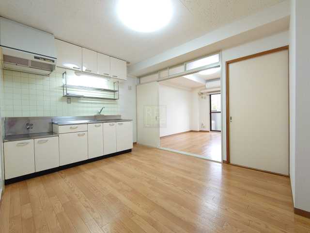 居室・リビング　お電話でお問合せのお客様を対象に初期費用割引中。