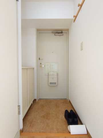 玄関　お電話でお問合せのお客様を対象に初期費用割引中。