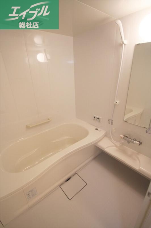 バス・シャワールーム　広いお風呂