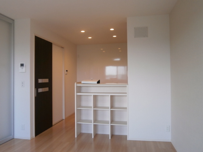 収納　リビング・カウンター裏は収納棚