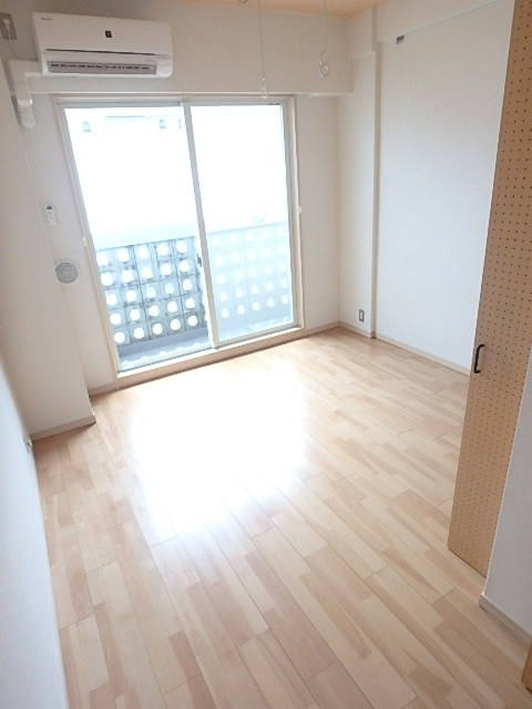 居室・リビング　★洋室７帖／南向きのお部屋です★