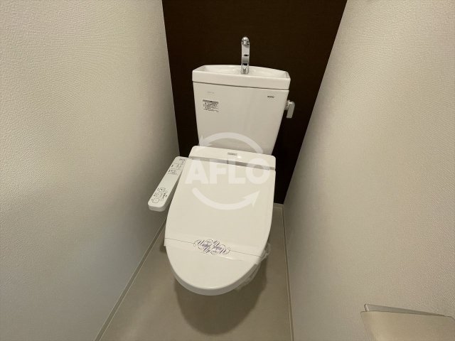 トイレ　エスリード京橋グレイス　温水洗浄便座