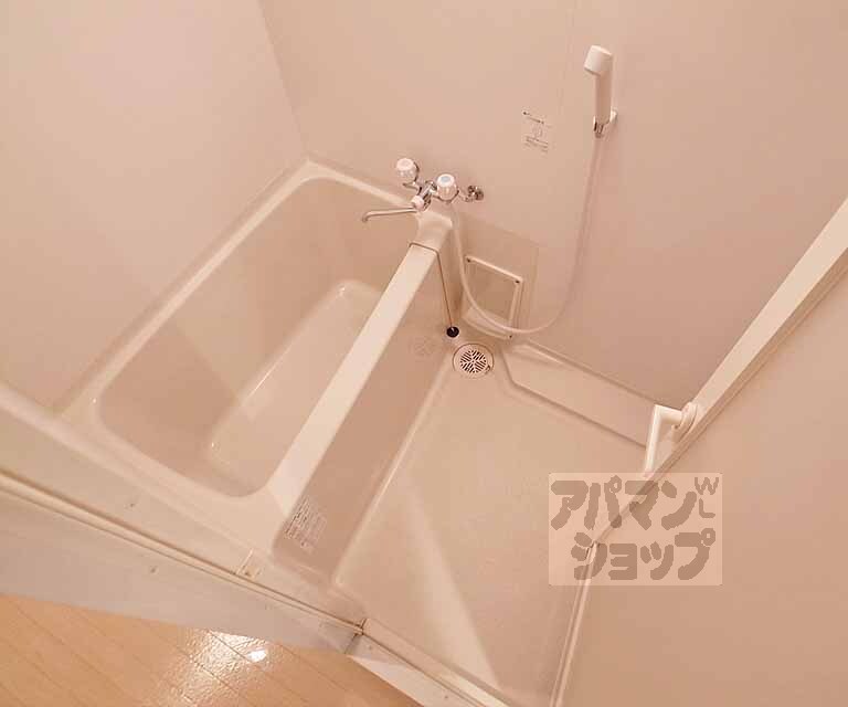 バス・シャワールーム　広々としたお風呂です。