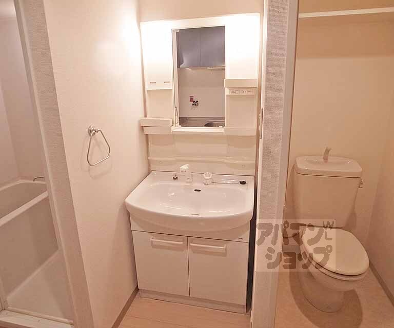 洗面設備　独立洗面台です。