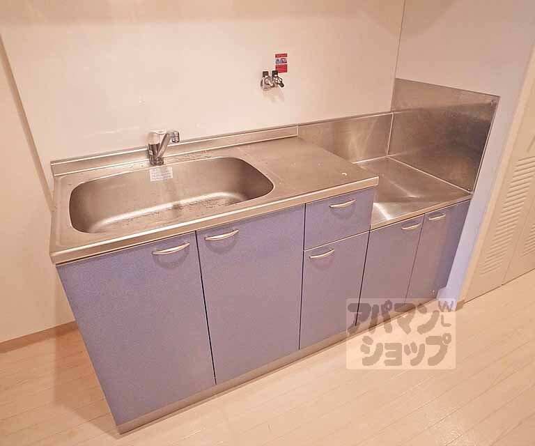 キッチン　２口コンロが設置できるキッチンです。