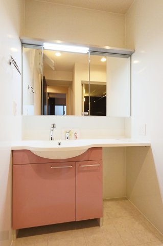 洗面設備　参考写真（同物件別部屋）