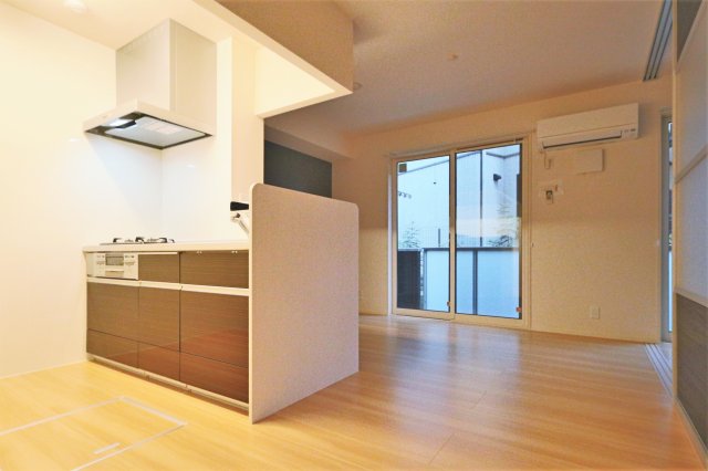 居室・リビング　参考写真（同物件別部屋）