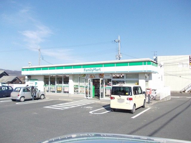 コンビニ　ファミリーマート甲西三雲店（コンビニ）まで400m