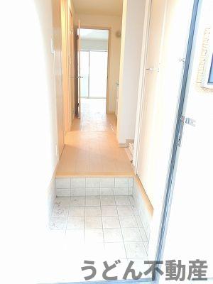 玄関　うどん県のお部屋探しはうどん不動産へ うどんちゃんとLINE