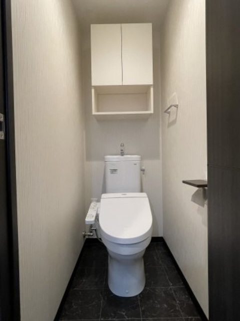 トイレ　温水洗浄便座