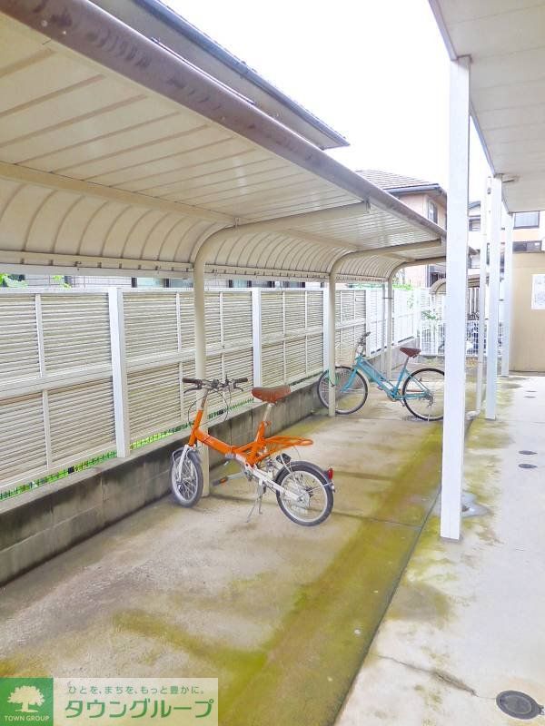 その他　屋根付き駐輪場は無料でご利用頂けます。