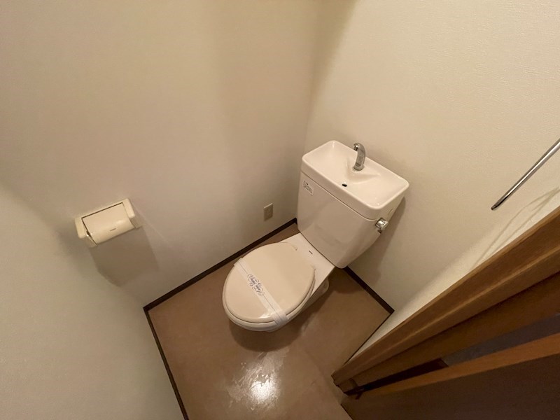 トイレ　※別のお部屋の写真です