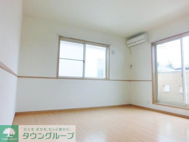 その他部屋・スペース　２階洋室にもエアコンがございます