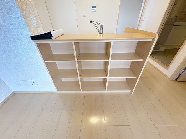 収納　掲載写真は同型の左右反転の部屋を掲載しております。実際のお写