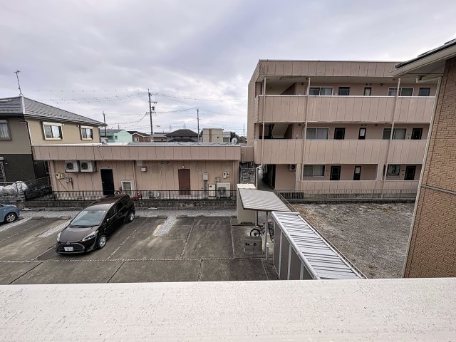 眺望　掲載写真は同型の左右反転の部屋を掲載しております。実際のお写