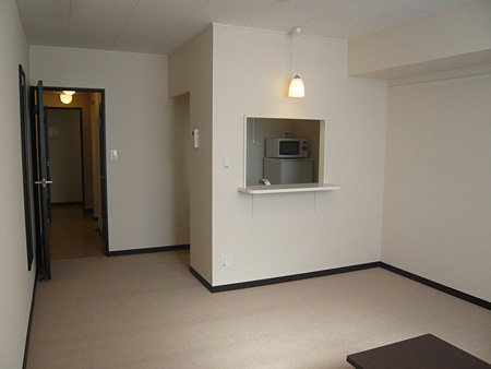 居室・リビング　小さなカウンターもありお洒落な間取り