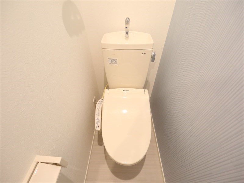 トイレ　温水洗浄暖房便座付トイレ