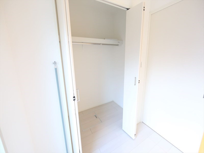 収納　ウィークインクローゼット（収納充実してます）