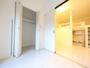 その他部屋・スペース　洋室3.3帖　ウィークインクローゼット付（収納充実してます）