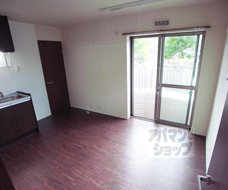 居室・リビング　南向きの洋室です。