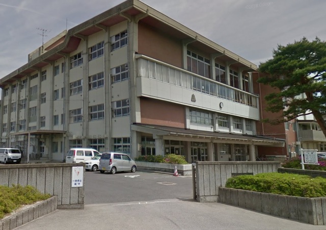 中学校　富田中学校（中学校）まで1900m