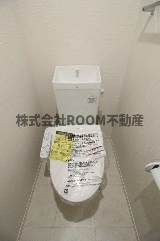 トイレ　落ち着いた色調のトイレです