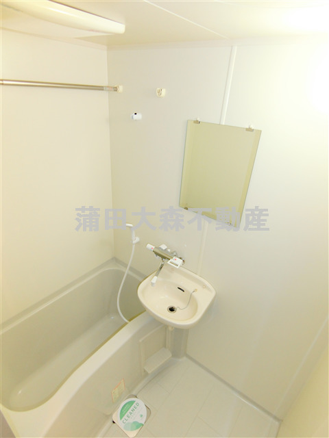 バス・シャワールーム　浴室乾燥機付きのバスルーム　お風呂