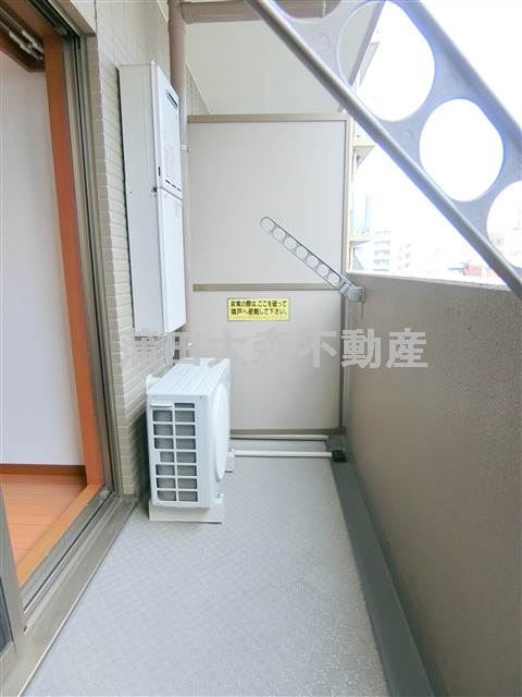 バルコニー　物干し金具付きのバルコニー