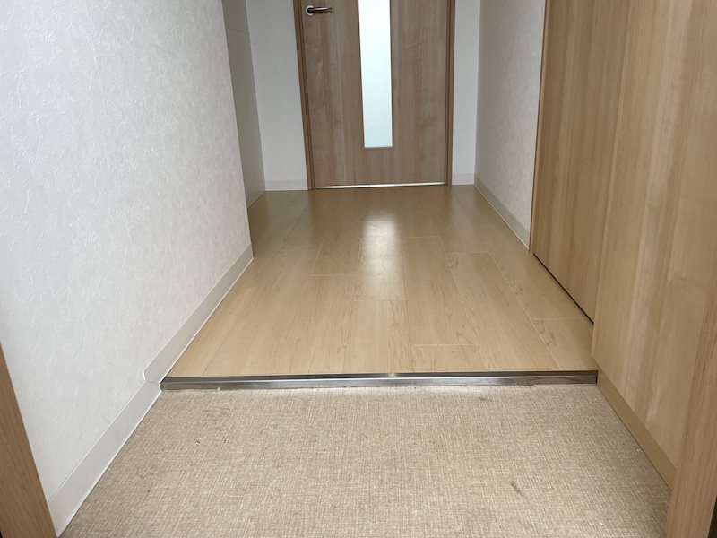 玄関　別タイプ参考写真掲載。