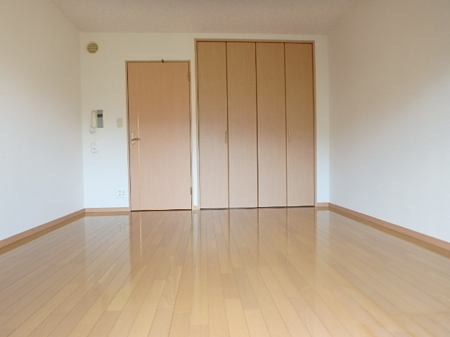 その他部屋・スペース　南向き８帖の明るい洋室です♪