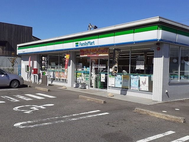 コンビニ　ファミリーマート薬師寺店（コンビニ）まで92m