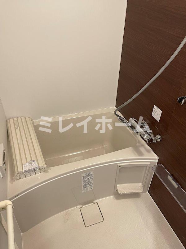 バス・シャワールーム　同建物内、別のお部屋の参考写真になります。
