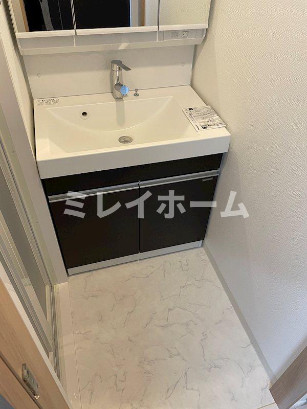 洗面設備　同建物内、別のお部屋の参考写真になります。