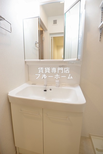 洗面設備　洗面所も収納豊富！
