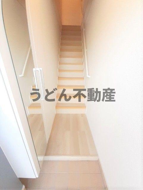 玄関　うどん県のお部屋探しはうどん不動産へ うどんちゃんとLINE