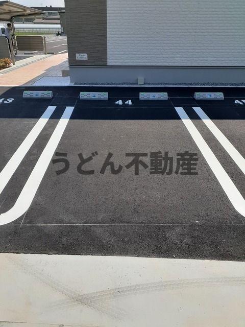 駐車場　うどん県のお部屋探しはうどん不動産へ うどんちゃんとLINE