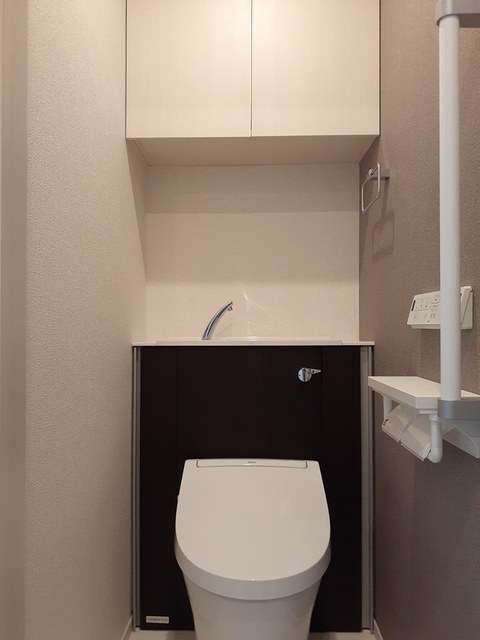 トイレ　温水洗浄便座