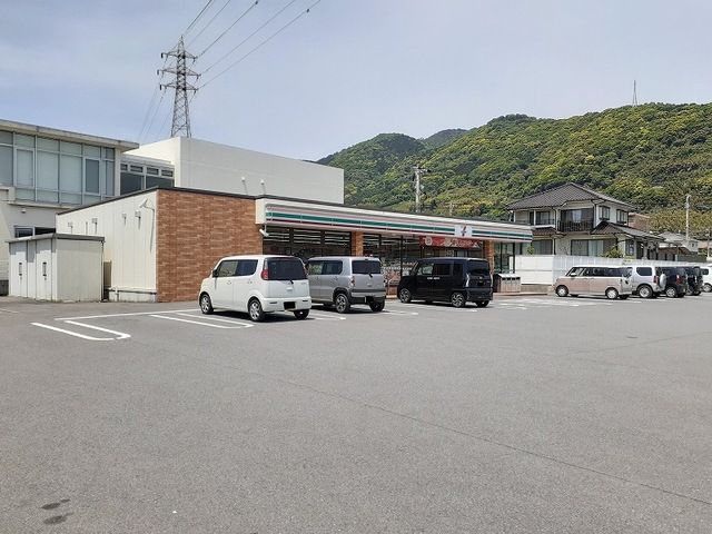 コンビニ　セブンイレブン 日出佐尾店（コンビニ）まで900m