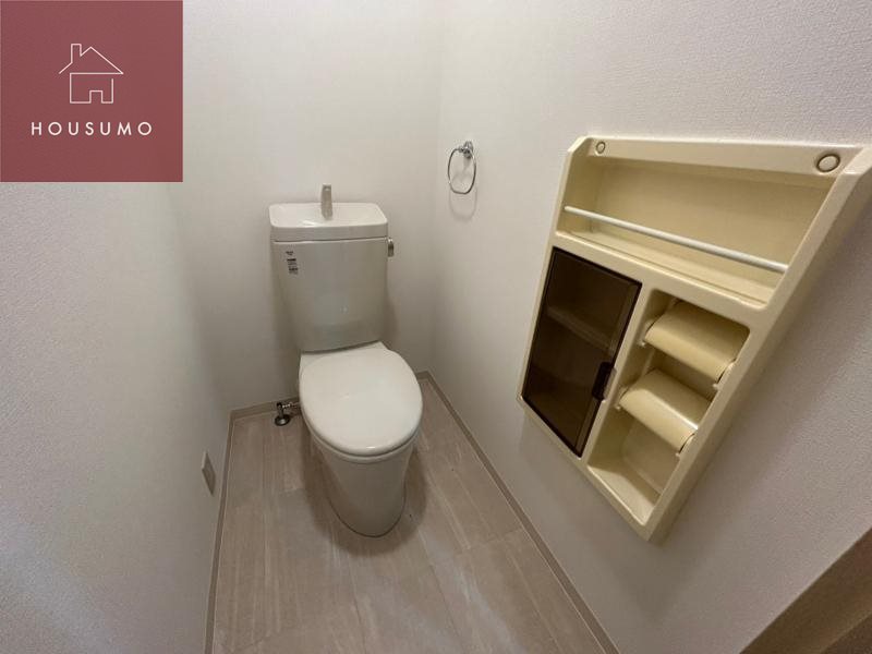 トイレ　落ち着いた色調のトイレです