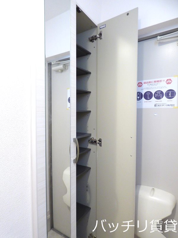 玄関　別号室の為、現状優先
