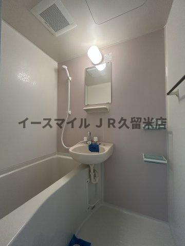 バス・シャワールーム　コンパクトで使いやすいお風呂です