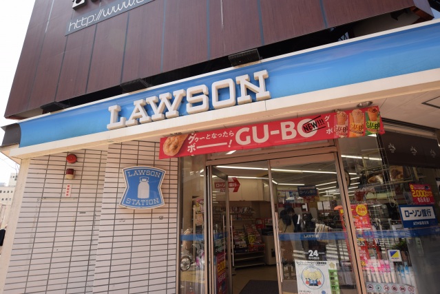 コンビニ　ローソン江坂駅南口店（コンビニ）まで158m