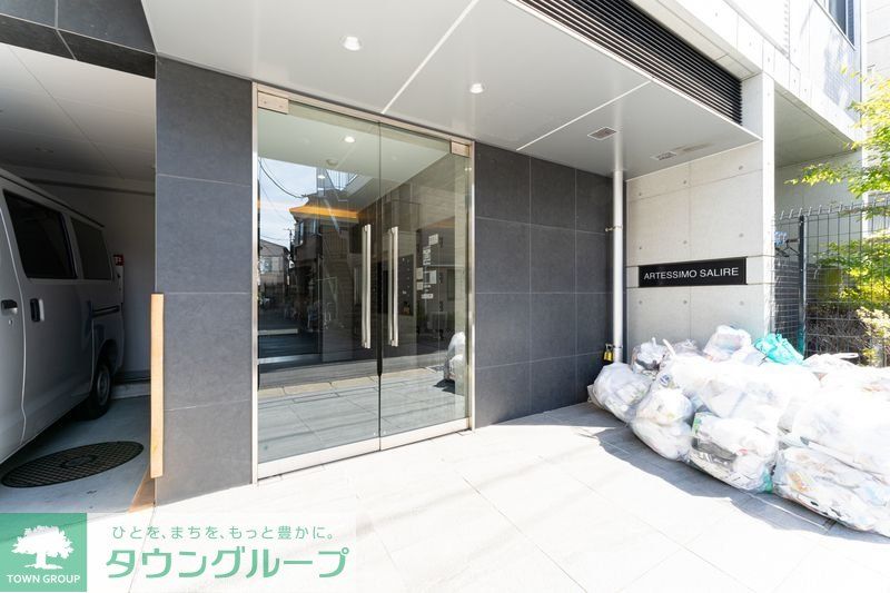 エントランス　駐車場