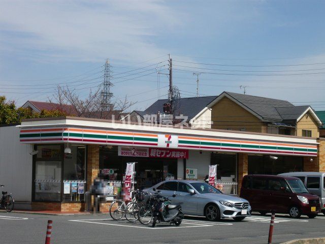 コンビニ　セブンイレブン 向日寺戸店（コンビニ）まで318m