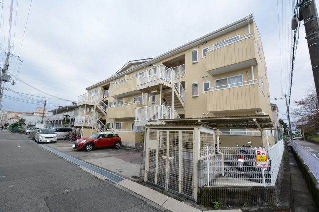 建物外観　居住者専用のごみ置き場があります♪